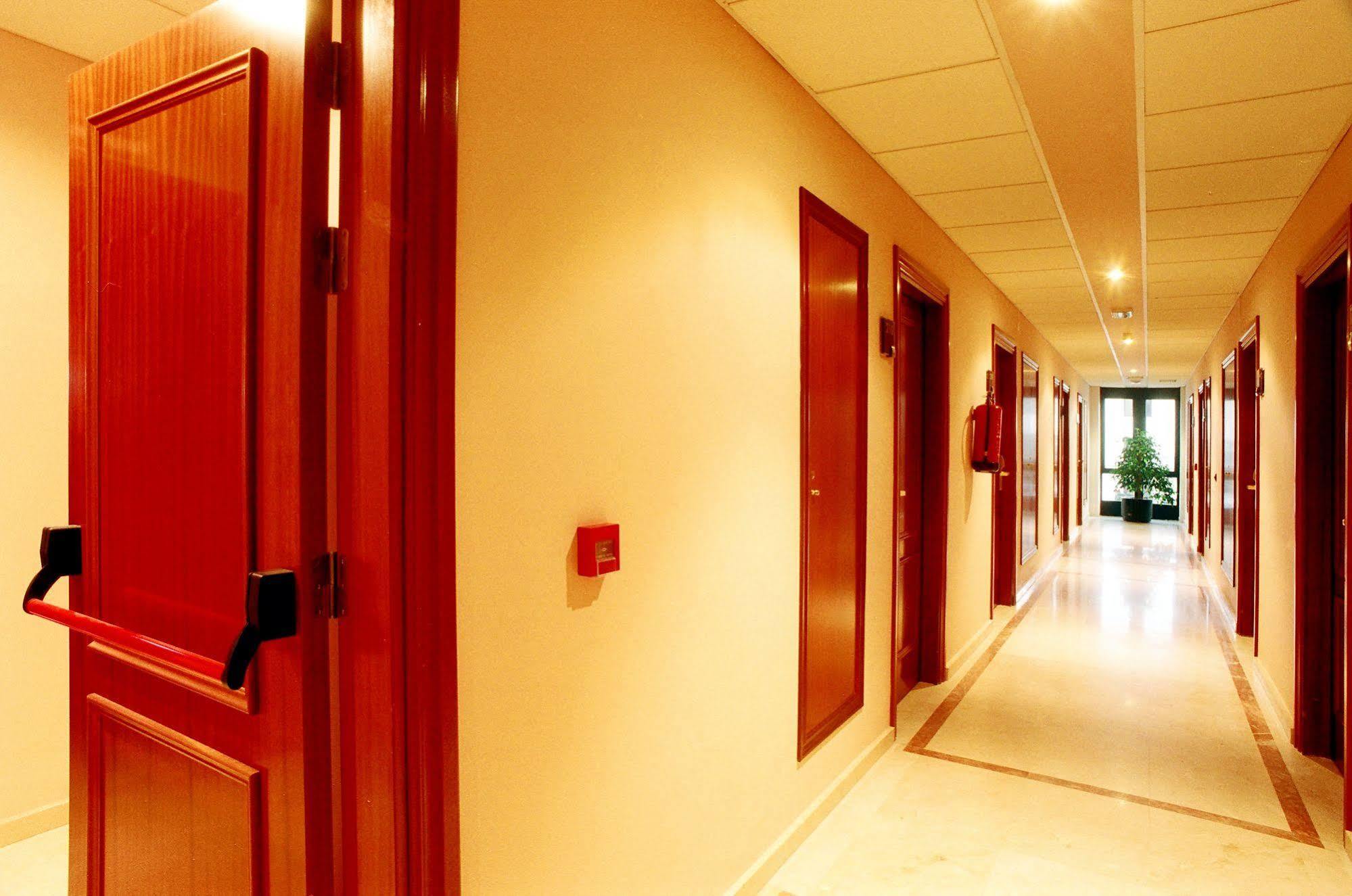 Luz Hotel Haro Interno foto